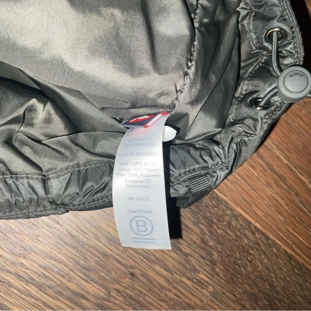 Athleta Summit Insulated Parka
Color: Mountain Olive
Size: Small - Picture 13 of 13